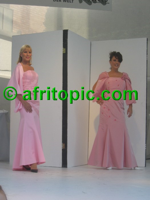 ../Images/Krefeld-Strssenmodenschau-2005 458.jpg